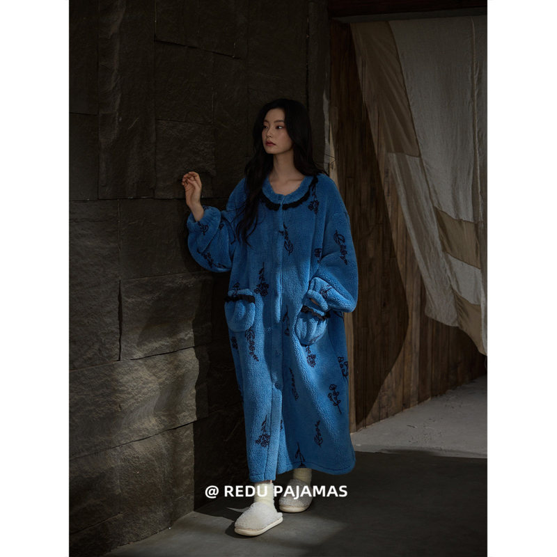 Hot-Selling Women's Winter Blue Floral Coral Fleece Thickened Long Bathrobe, Suitable for Wearing Outside, Home Wear, New Style