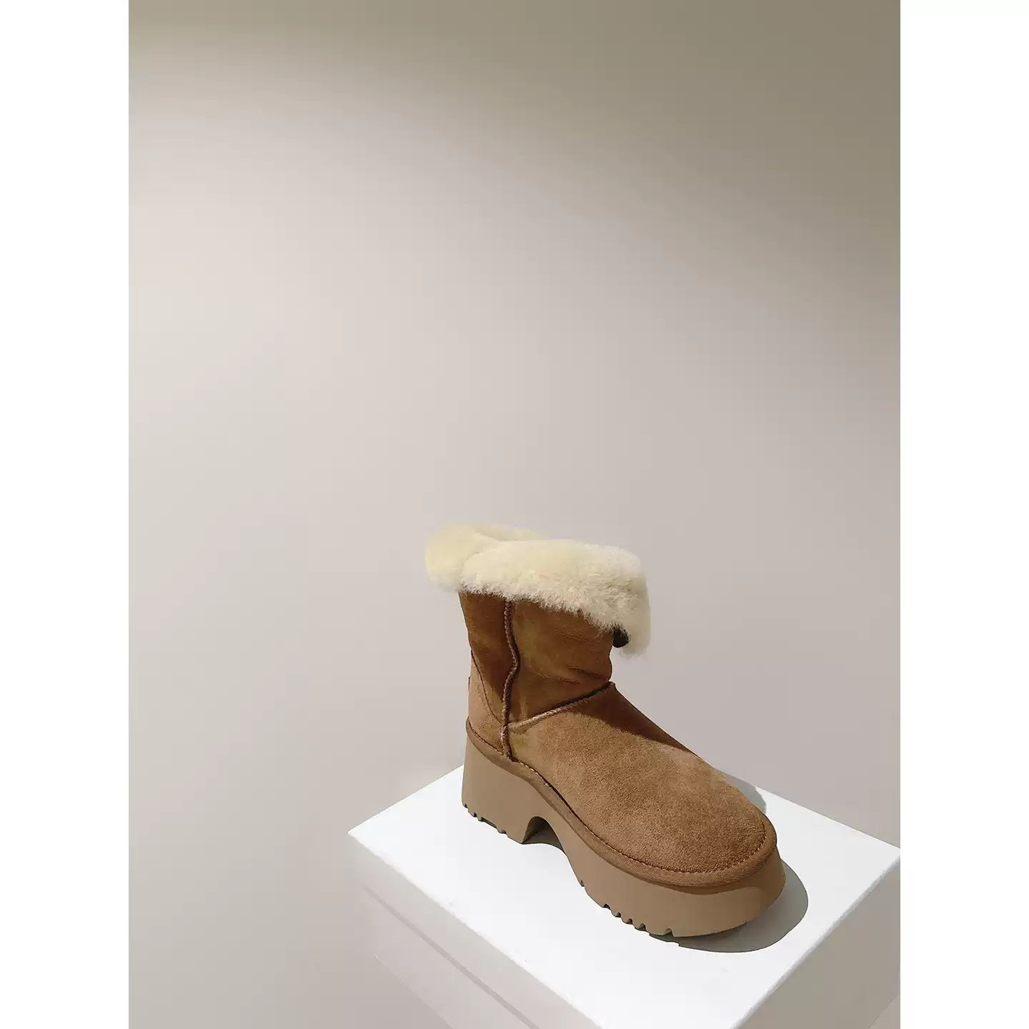 Snow boots, Australian lambskin
