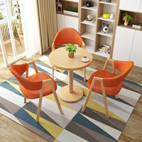 Оранжевый, один стол, 3 стула, 60 столешниц.