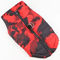 Красный пуховик