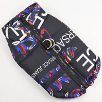 Красный пуховик