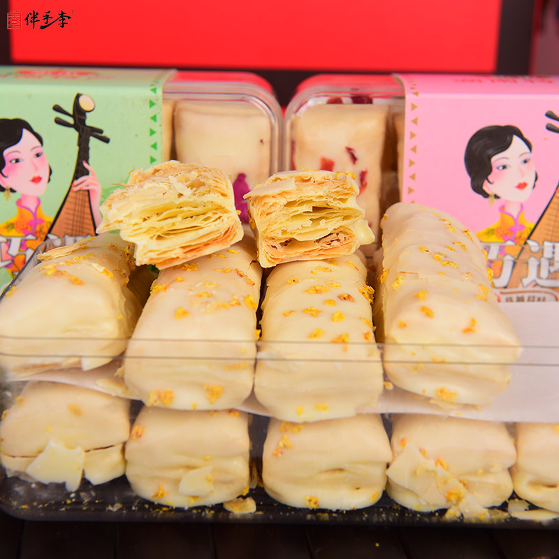 Accompanied by Li Hunan Changsha produced by chance encounter pine cone chocolate mille-feuille pine cone biscuits pastry casual snacks