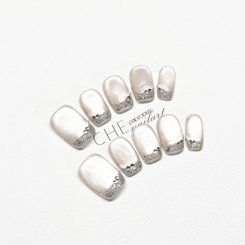 2026 New Handmade Manicure Wearable Nails Ice-Clear Cat Eye Sparkling Crushed Diamond French Style Elegant High-End Whitening Effect 661