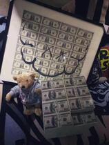 Edison Chen Yu Wenle used the same spoof US dollars joint limited amount of skeleton US dollars painting decoration painting