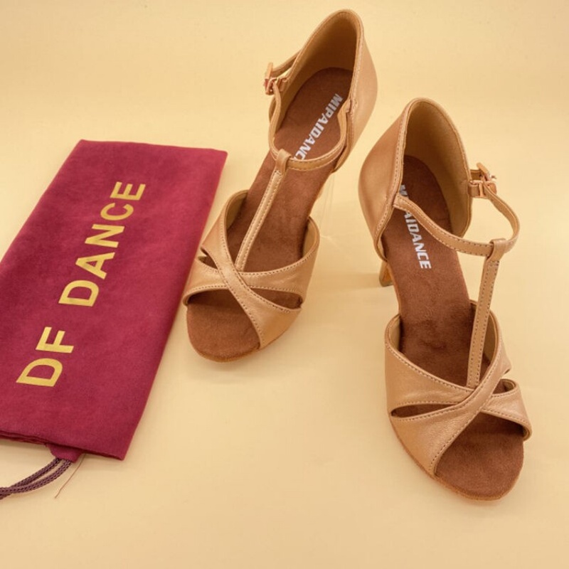 2026 New Professional Adult Latin Dance Shoes for Women, Medium-High Heel, Sheepskin, Indoor Soft Sole, Competition Rumba Dance Shoes 2026 New Professional Adult Latin Dance Shoes for Women, Medium-High Heel, Sheepskin, Indoor Soft Sole, Competition Rumba Dance Shoes