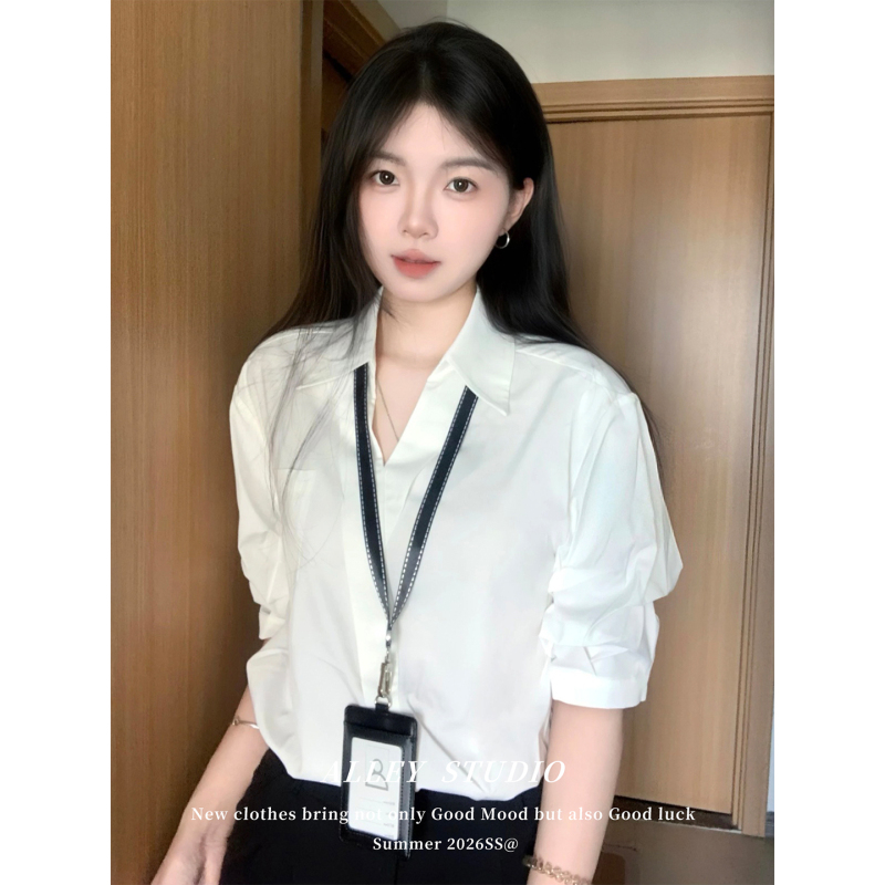 Summer French Retro White Shirt for Women, Unique Design, Niche V-Neck, Loose Fit, Suitable for Commuting, Interview Attire