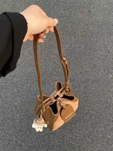 Товары от URBBB LIANG品牌折扣店