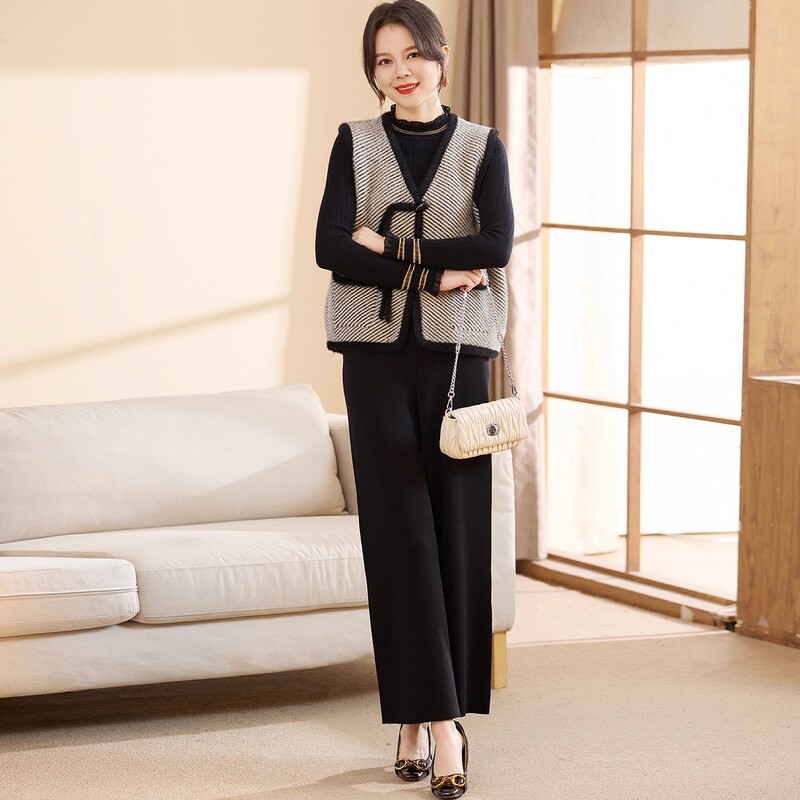Mother's Spring Outfit: Knitted Chanel-Style Vest, Base Shirt, Three-Piece Set for Middle-Aged and Elderly Women, Loose Casual Wide-Leg Pants for Spring and Autumn