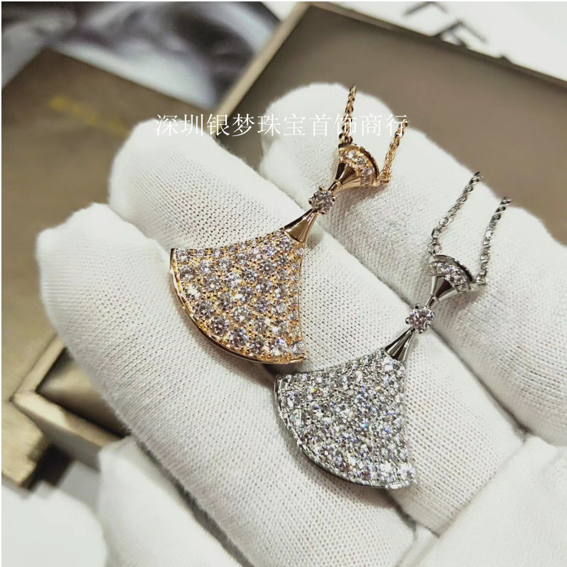 V-Shaped Full Diamond Skirt Necklace for Women, High-End Starry Fan-Shaped Pendant, 18K Rose Gold, Light Luxury Fashion Clavicle Chain V-Shaped Full Diamond Skirt Necklace for Women, High-End Starry Fan-Shaped Pendant, 18K Rose Gold, Light Luxury Fashion Clavicle Chain