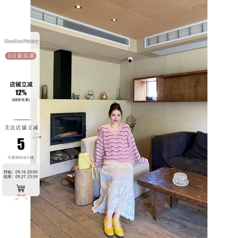 Geegeefunny Pink Color-Blocked Striped Sweater Top for Women with Long Sleeves, Unique Design, Round Neck Pullover Knitwear
