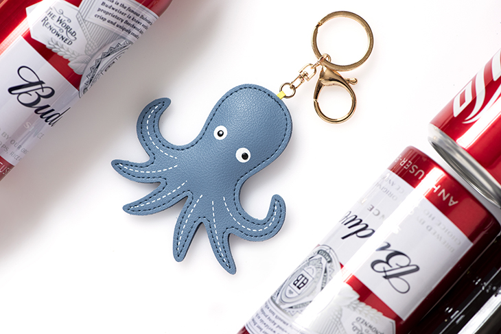 New cartoon key chain pendant creative car keychain key buckle men and women key ring bag hanging ornaments