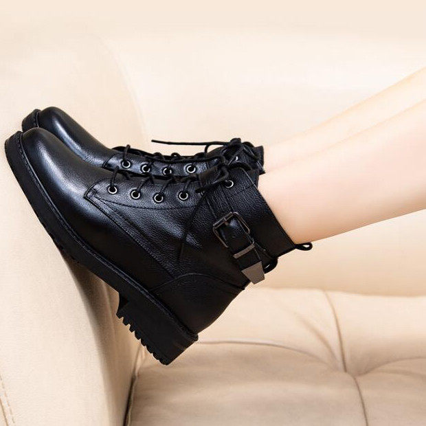 2022 autumn and winter new leather thick-soled motorcycle boots large size 41 lace up Martin boots women's flat mid-heel ankle boots 43