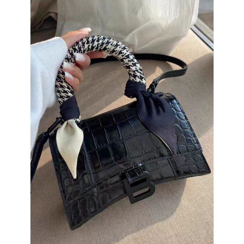 French Dudq Genuine High-End Bag with Crocodile Pattern, Hourglass-Shaped, Versatile Shoulder/Crossbody/Handbag French Dudq Genuine High-End Bag with Crocodile Pattern, Hourglass-Shaped, Versatile Shoulder/Crossbody/Handbag