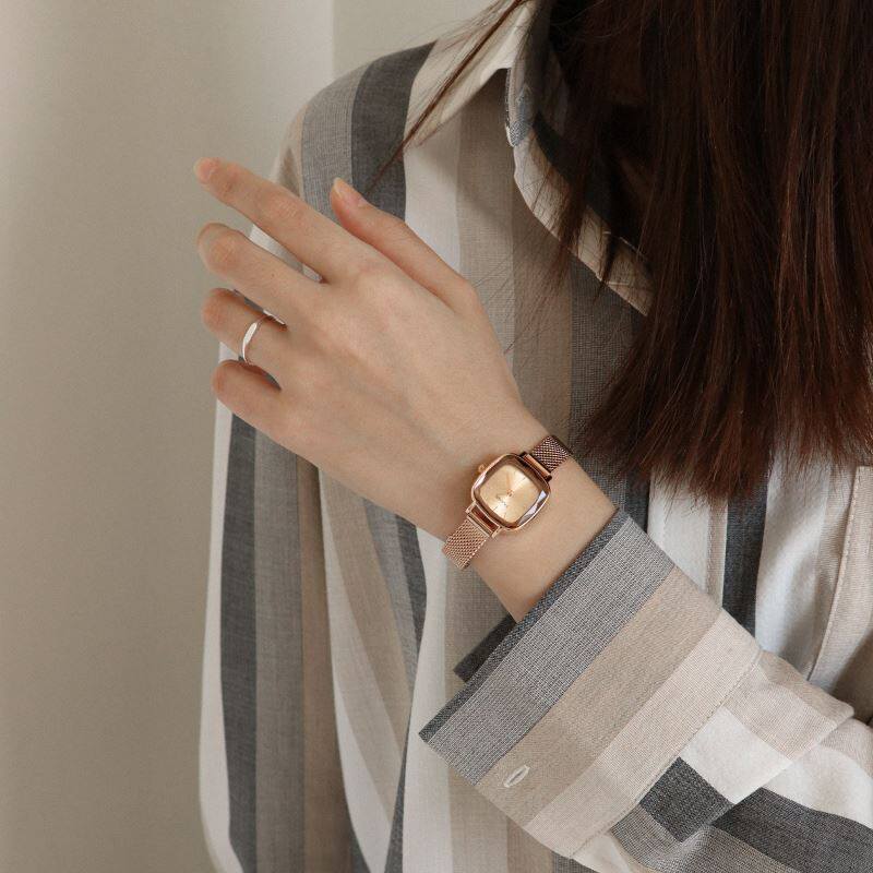 Day-style minimalist watches women's small crowdsourced design Sins Swatch disc Summer pistalasmic light extravagant students brief Northern Europe