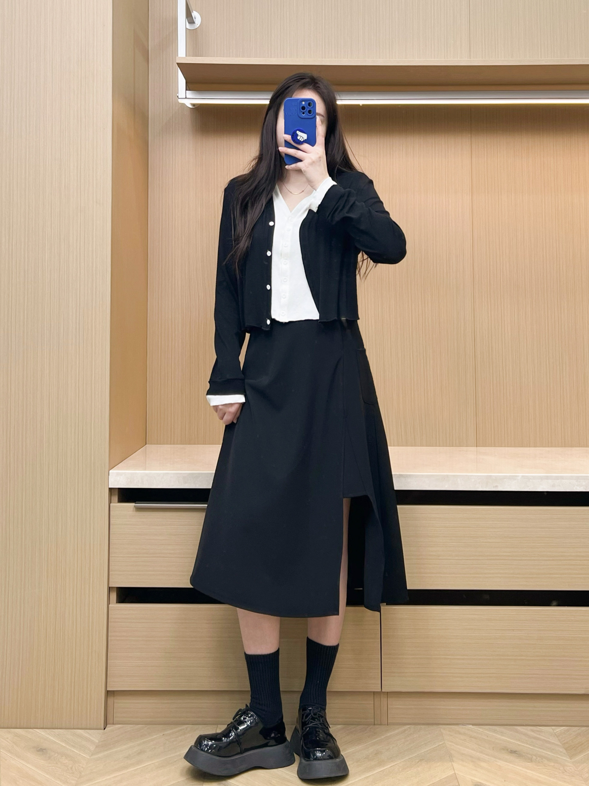 Fake two pieces of gentle knitted cardigan Julu Studio looks thin in spring and autumn V-neck splicing women's loose body covering