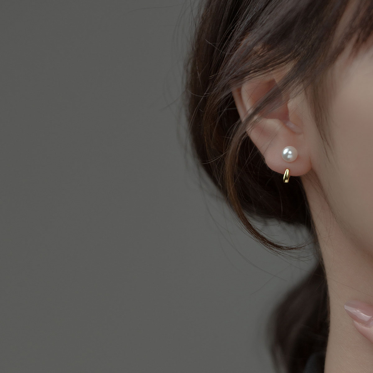 South Korean pearl earrings woman's small crowdsourced design feeling small and delicate ear nail high-grade senses Three-eight Women's Day gift-Taobao