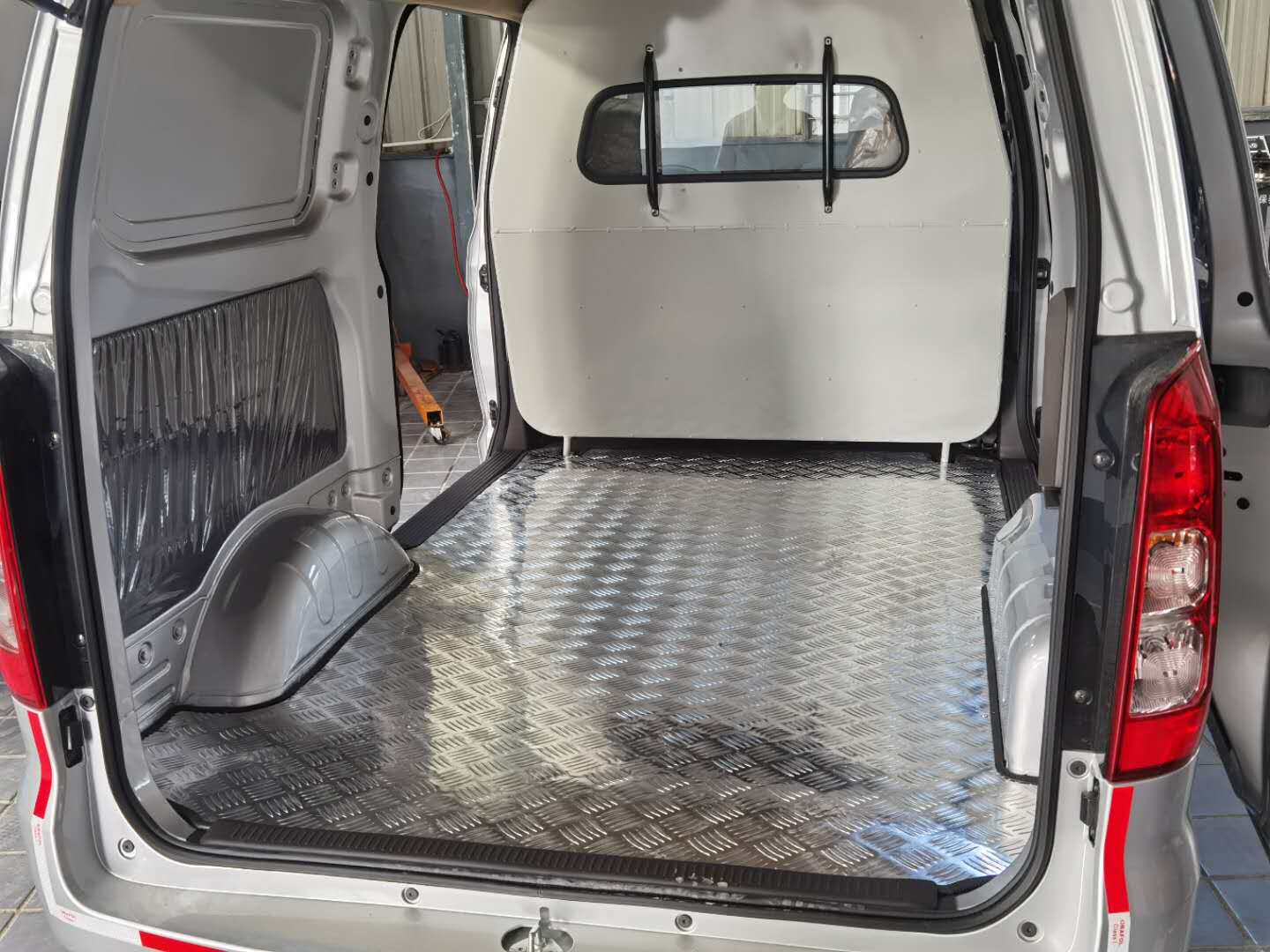 Wuling series of protective plate truck cargo full vehicle durable rubber shield plate floor floor mat aluminum alloy stainless steel