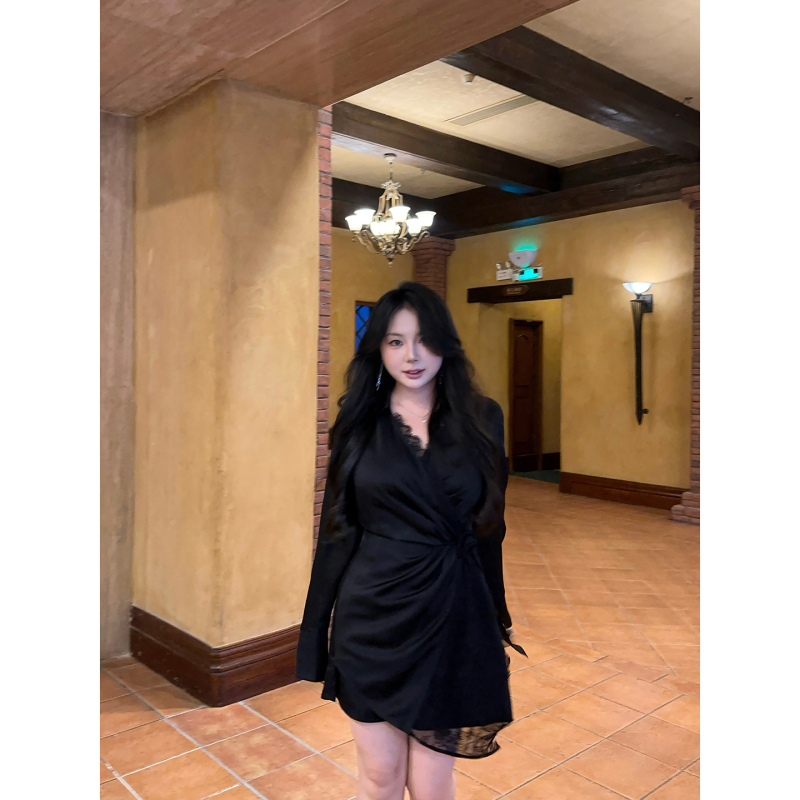 Elegant Lady's Black Lace Patchwork Dress with Long Sleeves, Slightly Flared Waist, Shirt Dress for Autumn