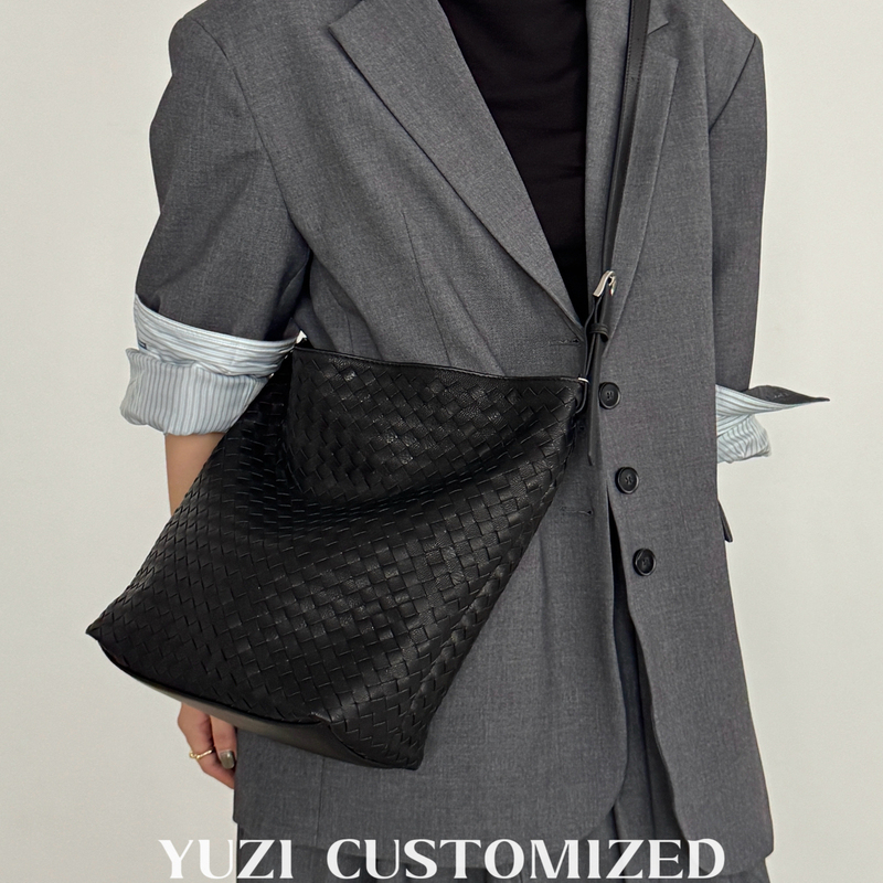 Yuzhi's Light Luxury and High-End Sheepskin Woven Bucket Bag, Large-Capacity Genuine Leather Woven Shoulder Crossbody Tote Bag
