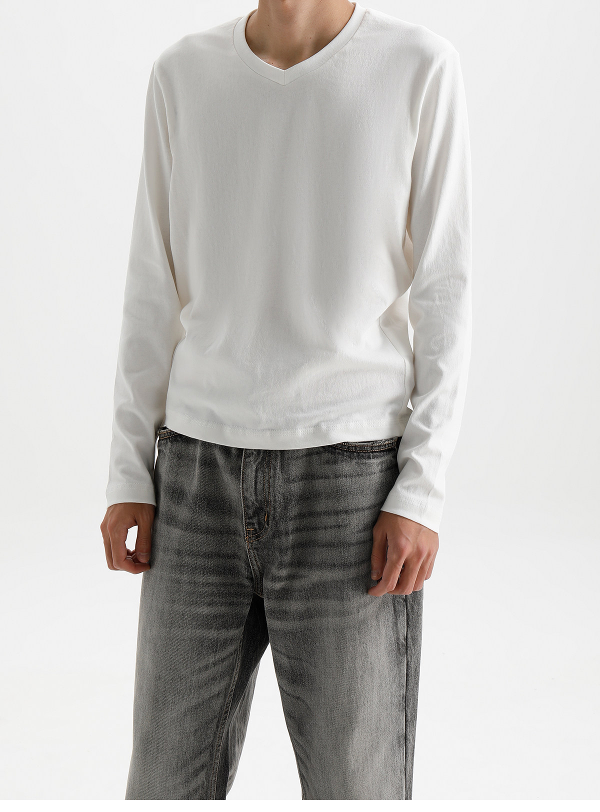 PLUS NO LOGO Linen-Feel V-Neck Slim-Fit Long Sleeve Tee