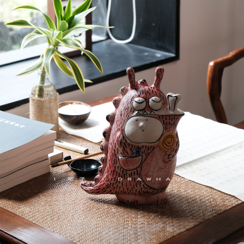 Jingdezhen Aesthetic Purely Hand-Painted Creative Ceramic Ornaments for Children's Room and Study, Designer's Fun Cultural and Creative Gifts