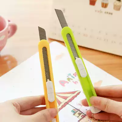 Deli 2054 candy color utility knife fresh cartoon paper cutter Korean version of paper cutter tool knife