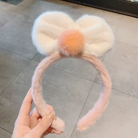 С бантиком, белый