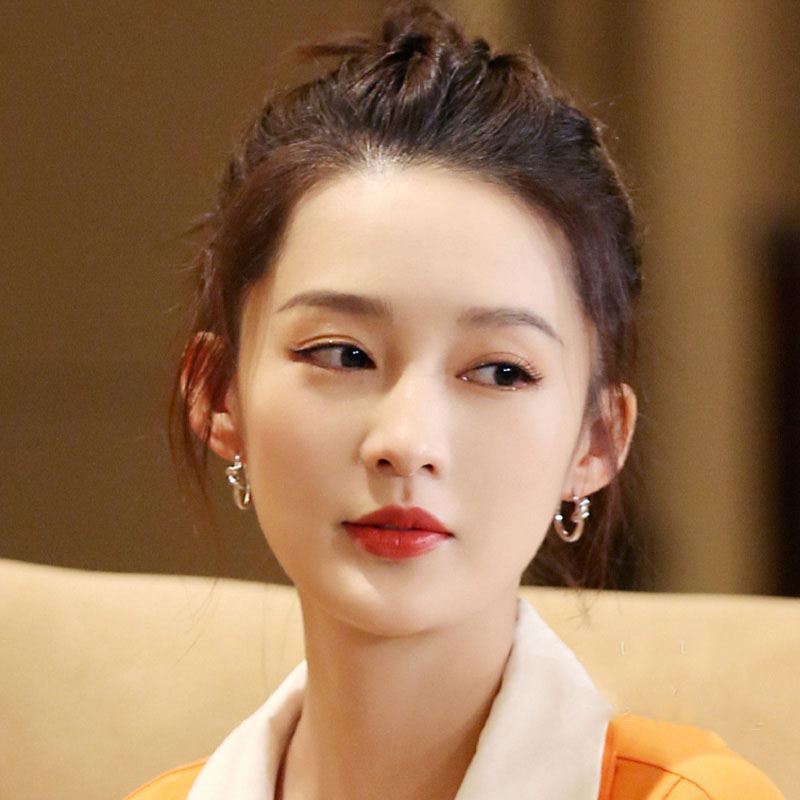 Li Qin same style earrings female summer unique knotted small earrings ear needles niche design 2021 new trendy earrings