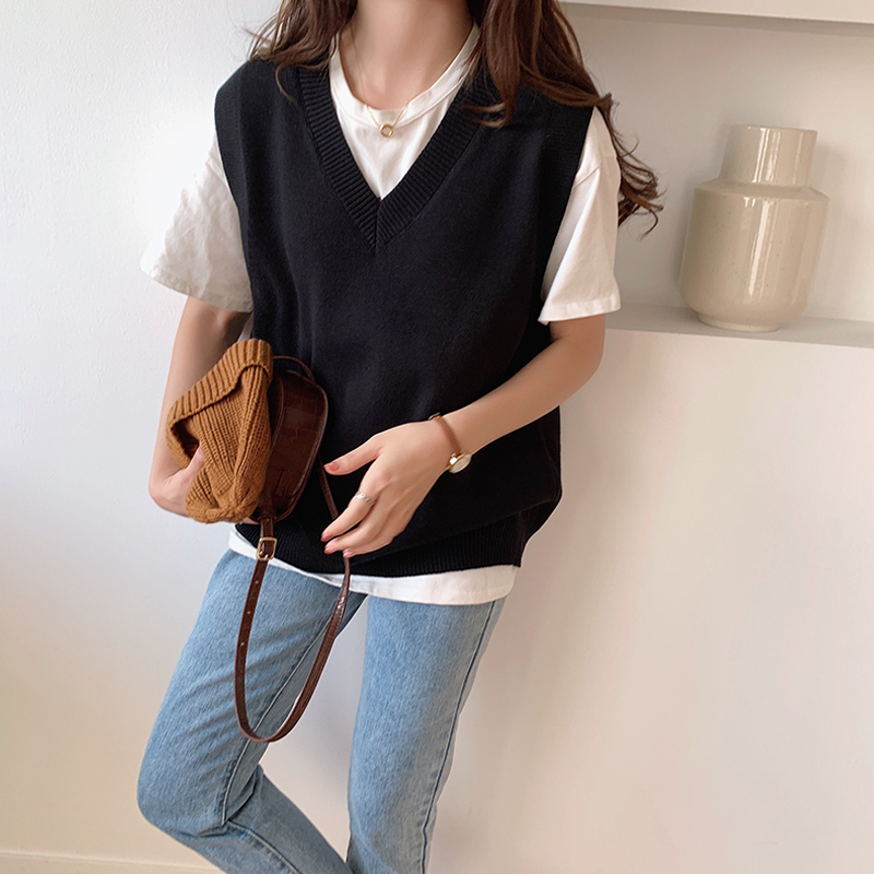 2025 Retro Black V-Neck Knitted Sweater Vest for Women, Spring and Autumn Popular Korean Style Loose-Fitting Vest for Outerwear