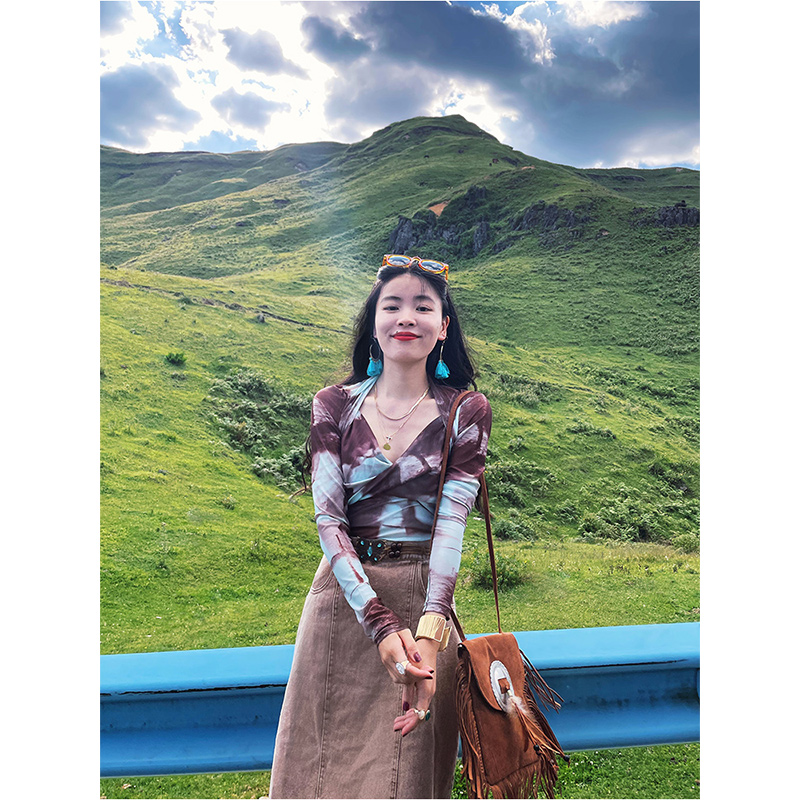 Feng Boss Fall Western Wind Zest Millard wears a long sleeve mesh yarn blouse with a thin and sexy hit-bottom t-shirt woman-Taobao