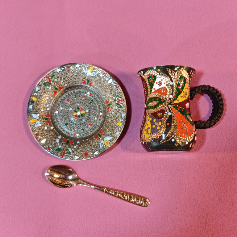 喀什古城彩绘铜器