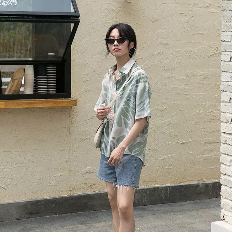 Bespows 2022 New spring clothing Snow spinning ink printed shirts Female retro port Taste Short Sleeve Square collar blouses Korean version