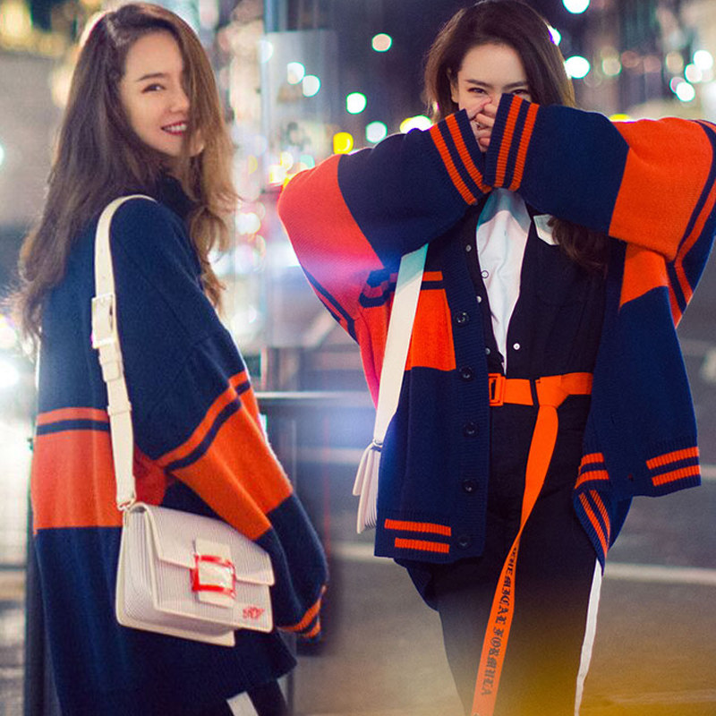 Qi Wei stars with the same paragraph 2022 Spring new sweater lady loose casual hit color V collar knit cardiovert jacket tide