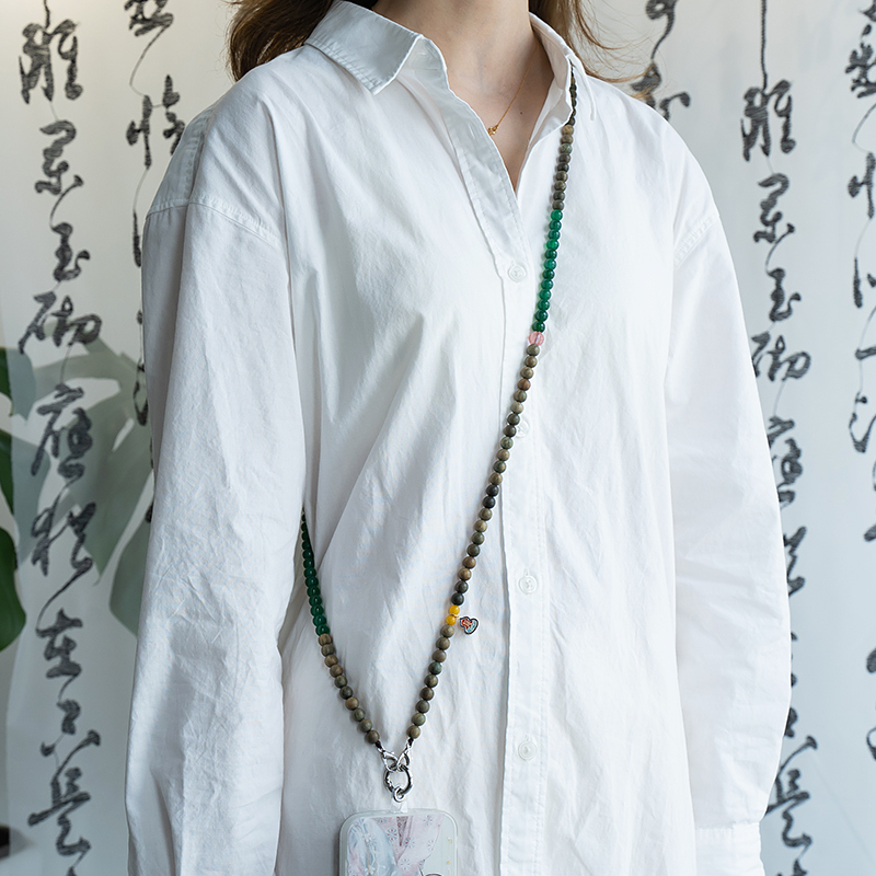 Natural Green Sandalwood and Green Agate Beaded Crossbody Phone Strap, High-End Lanyard, 2024 New Model, Women's New Chinese Style Long Crossbody Phone Chain Pendant, Travel Anti-Loss Detachable Accessory