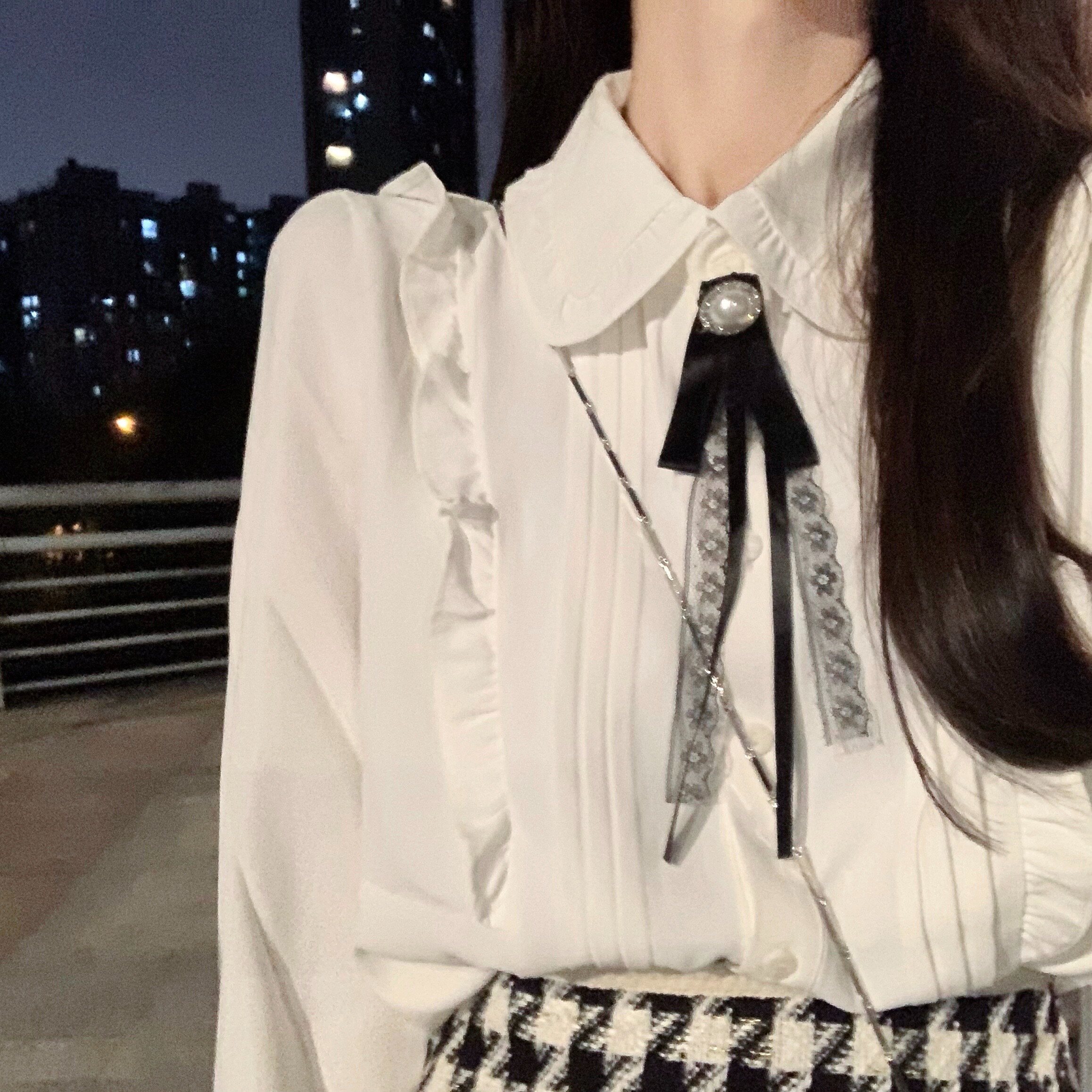 A sweet peach Miss 2021 autumn new design sense white doll collar fungus shirt