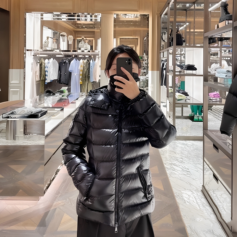 New Style Moncler Autumn and Winter Classic down Jacket, Similar to the One Worn by Queen Fei, Thickened and Slim-Fitting White Goose down Coat New Style Moncler Autumn and Winter Classic down Jacket, Similar to the One Worn by Queen Fei, Thickened and Slim-Fitting White Goose down Coat