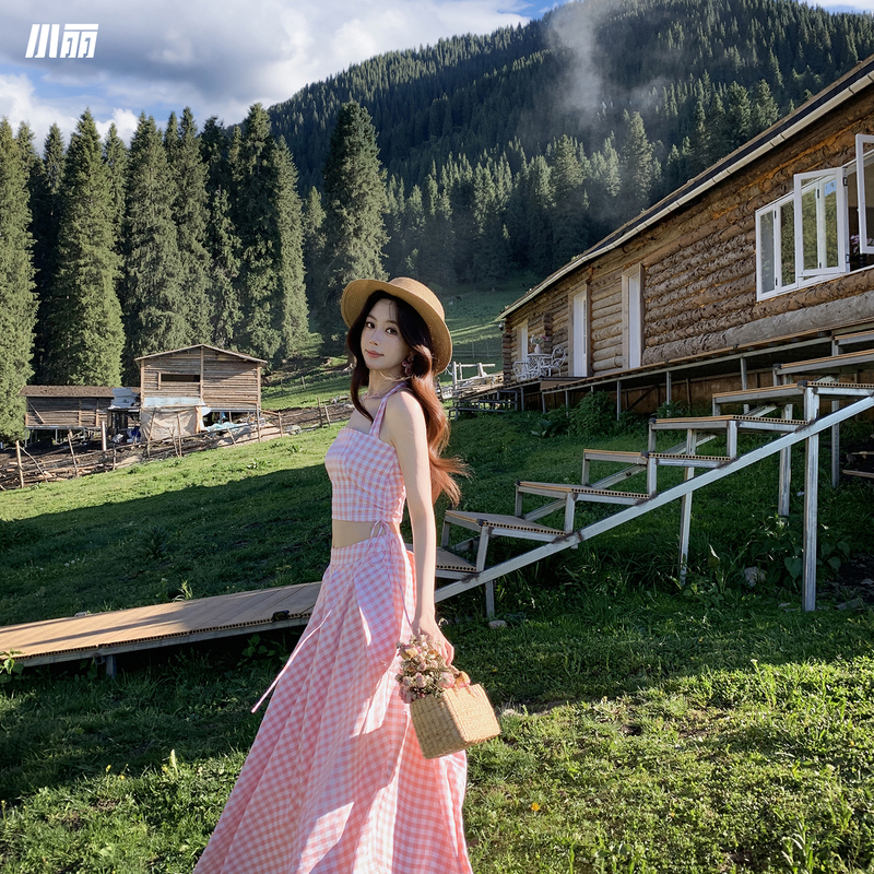 Xiaoli, Tao Luosi, and Xing Fei's Same Style Plaid Skirt Two-Piece Set, High-End Fashion Dopamine Outfit Set Xiaoli, Tao Luosi, and Xing Fei's Same Style Plaid Skirt Two-Piece Set, High-End Fashion Dopamine Outfit Set