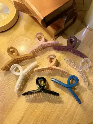 Japanese and Korean temperament Net red 2021 new hair accessories female high-end flocking clip headgear back head geometric grab clip