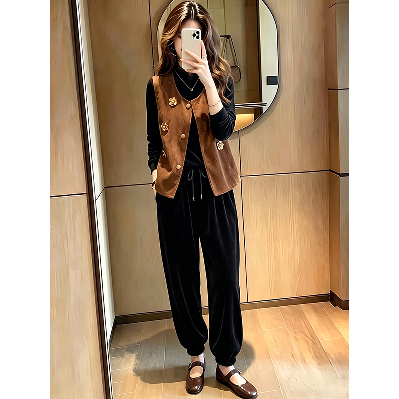 Solid Color Half-High Collar Long-Sleeve Base Shirt with Floral Decoration, Sleeveless Vest, and Casual Jogger Pants 2026 Three-Piece Set