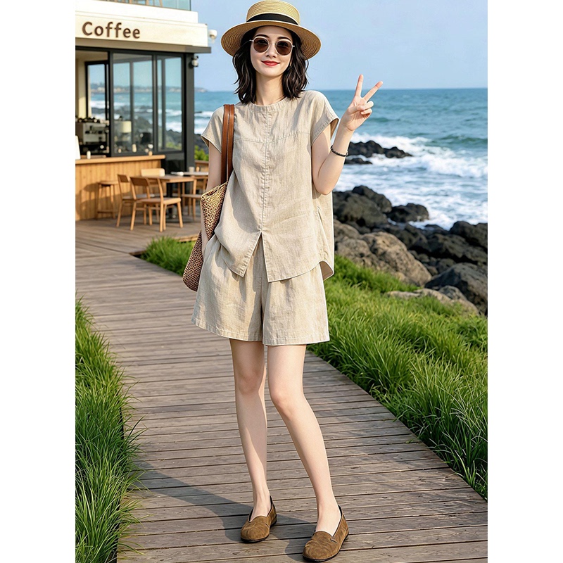 Very Stylish Summer Outfit, a Complete Set with High-Waisted, Slimming, Fashionable and Versatile Coffee-Colored Top and Ice Silk Linen Shorts Set Very Stylish Summer Outfit, a Complete Set with High-Waisted, Slimming, Fashionable and Versatile Coffee-Colored Top and Ice Silk Linen Shorts Set