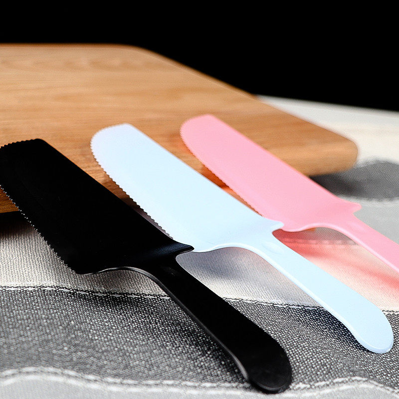 Birthday Cake Knife Western Food Knife and Fork Cutting Disposable Knife Plastic Knife for Birthday Cake Individual Packaging 100pcs
