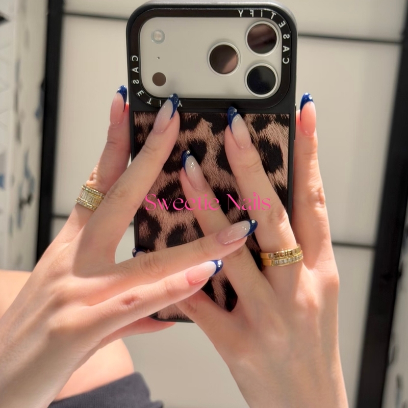 Sweetie｜Elegant Woman with Sapphire Blue Gradient French Manicure, High-End, Everyday Whitening Effect, Personalized Handmade Nails