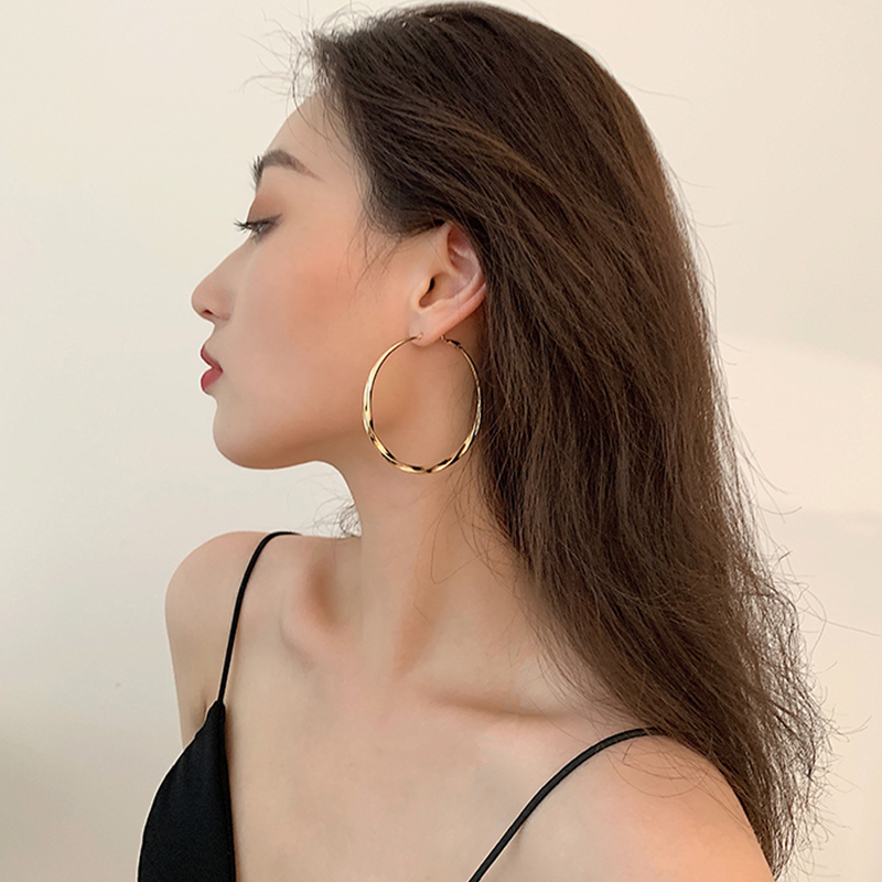 Earring girl 2023 big earrings European and American wind earnails high - feeling lover's birthday present girlfriend