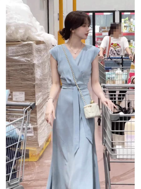 European Station 2026 Summer New Style French Elegant Super Popular Long Dress High-End Exquisite Blue V-Neck Waist-Cinching Dress European Station 2026 Summer New Style French Elegant Super Popular Long Dress High-End Exquisite Blue V-Neck Waist-Cinching Dress
