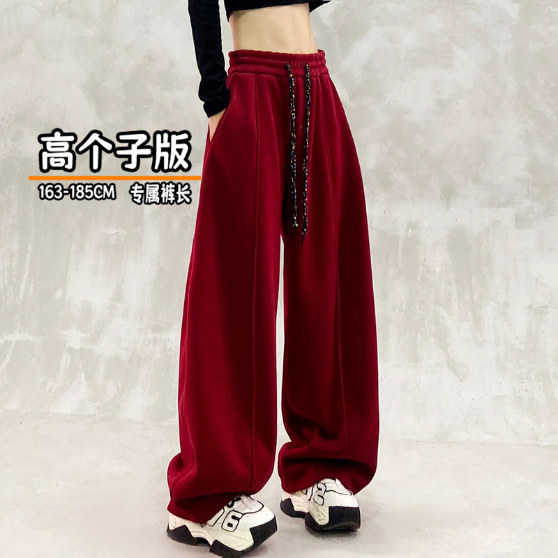 Tall Women's American-Style Red Curved Hem Sweatpants, High-Waisted, Loose Fit, Slimming, Casual Wide-Leg Pants for Autumn and Winter Tall Women's American-Style Red Curved Hem Sweatpants, High-Waisted, Loose Fit, Slimming, Casual Wide-Leg Pants for Autumn and Winter