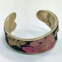 Hunan intangible cultural heritage] picker flower bride National Wind Flower Miao embroidery silver bracelet