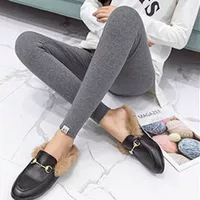 Глубокий серый котенок (девять брюк).