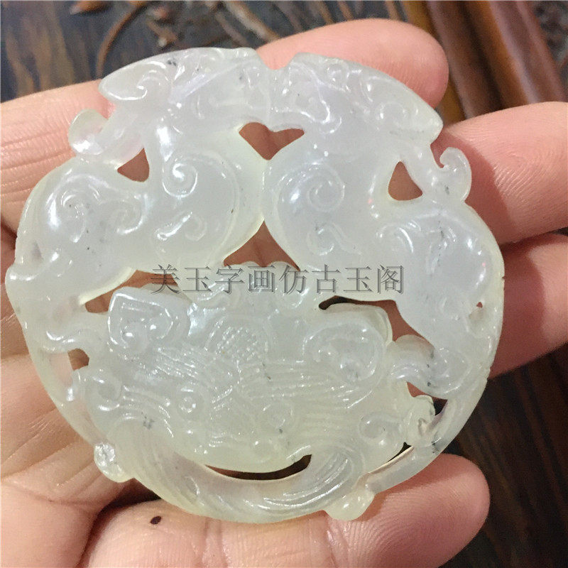 Antique and old clear water xiuyu to make monster dragon head beast double beast pendant to put old jade goods antique jade