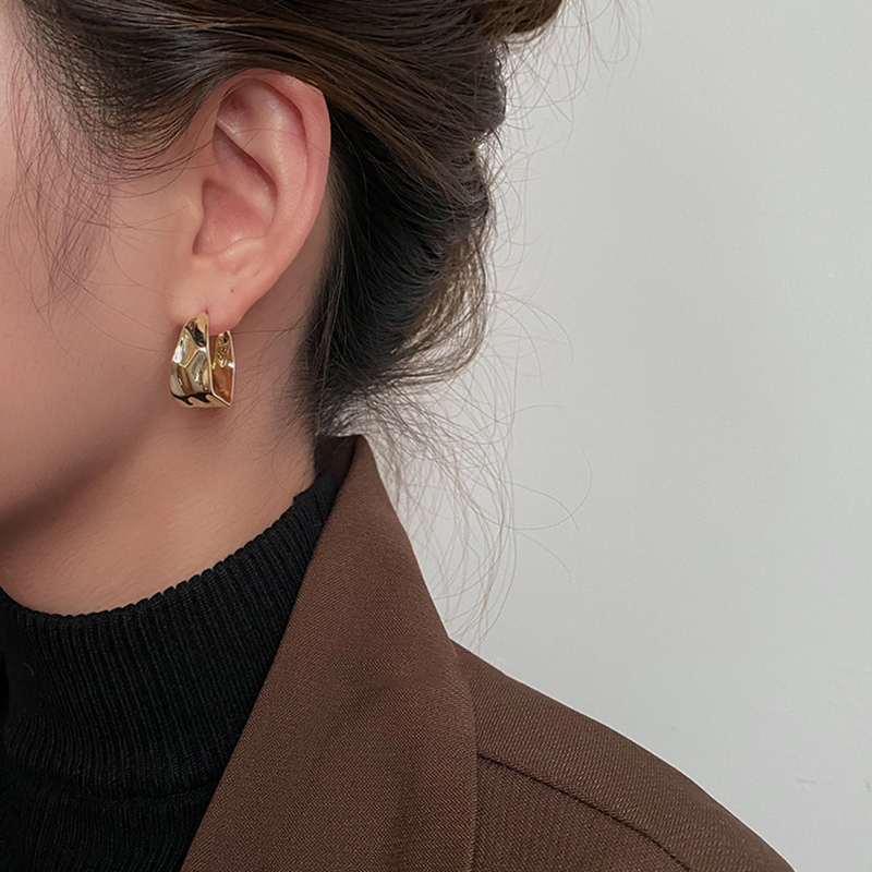 Earrings retro temperament European and American high-end sense Of Hong Kong style Hepburn women's circle high-end sterling silver hypoallergenic 2021 new model