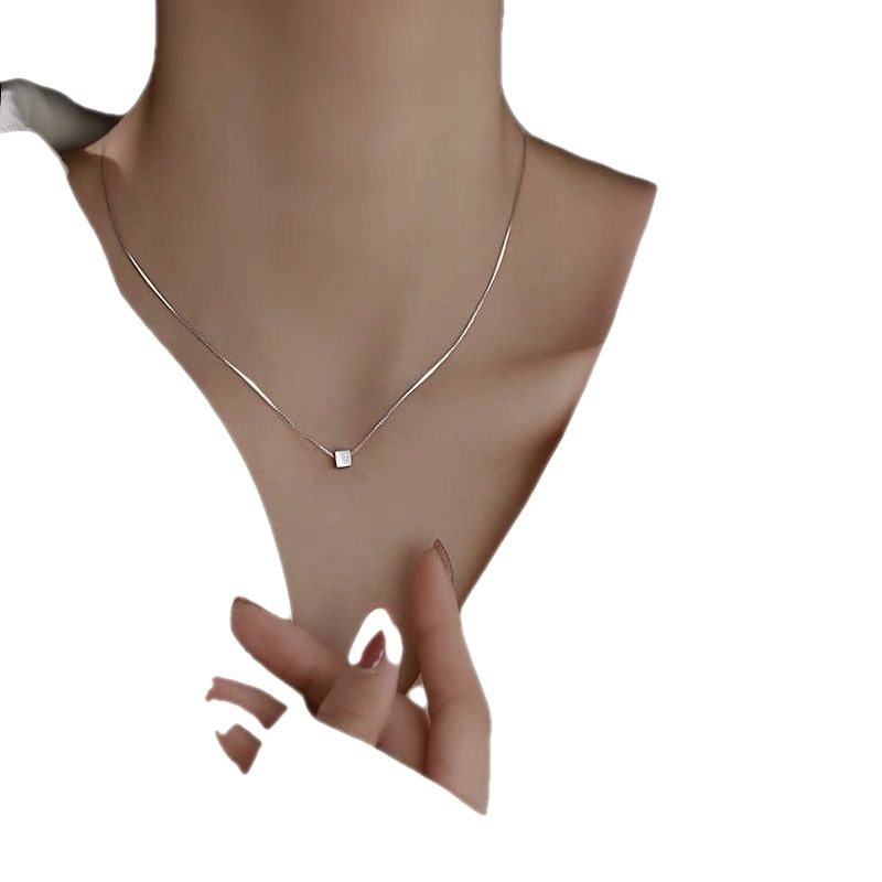 New Simple and Fresh Handmade Geometric Square Pendant Design Short Necklace Clavicle Chain for Women